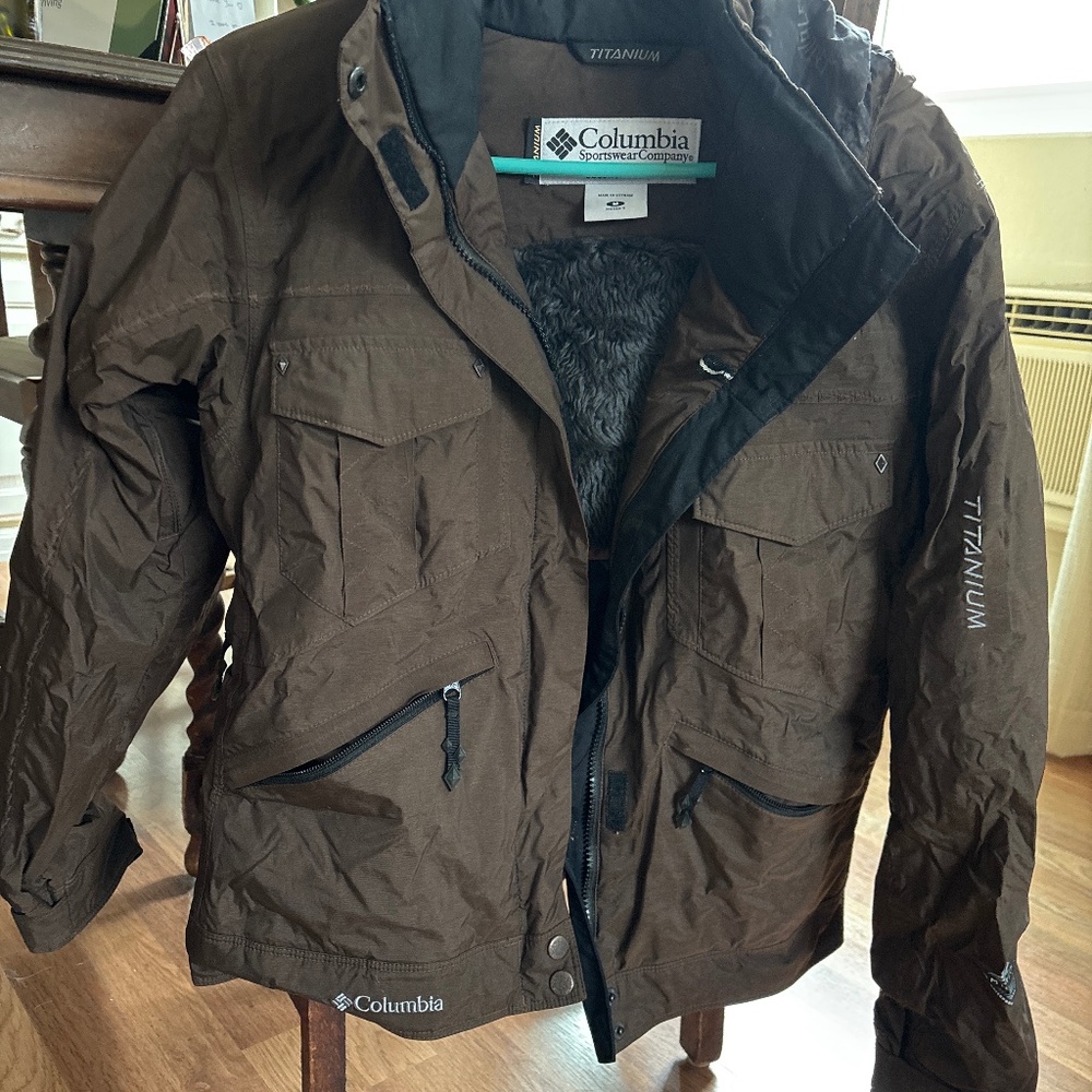 Women’s Columbia hooded ski jacket